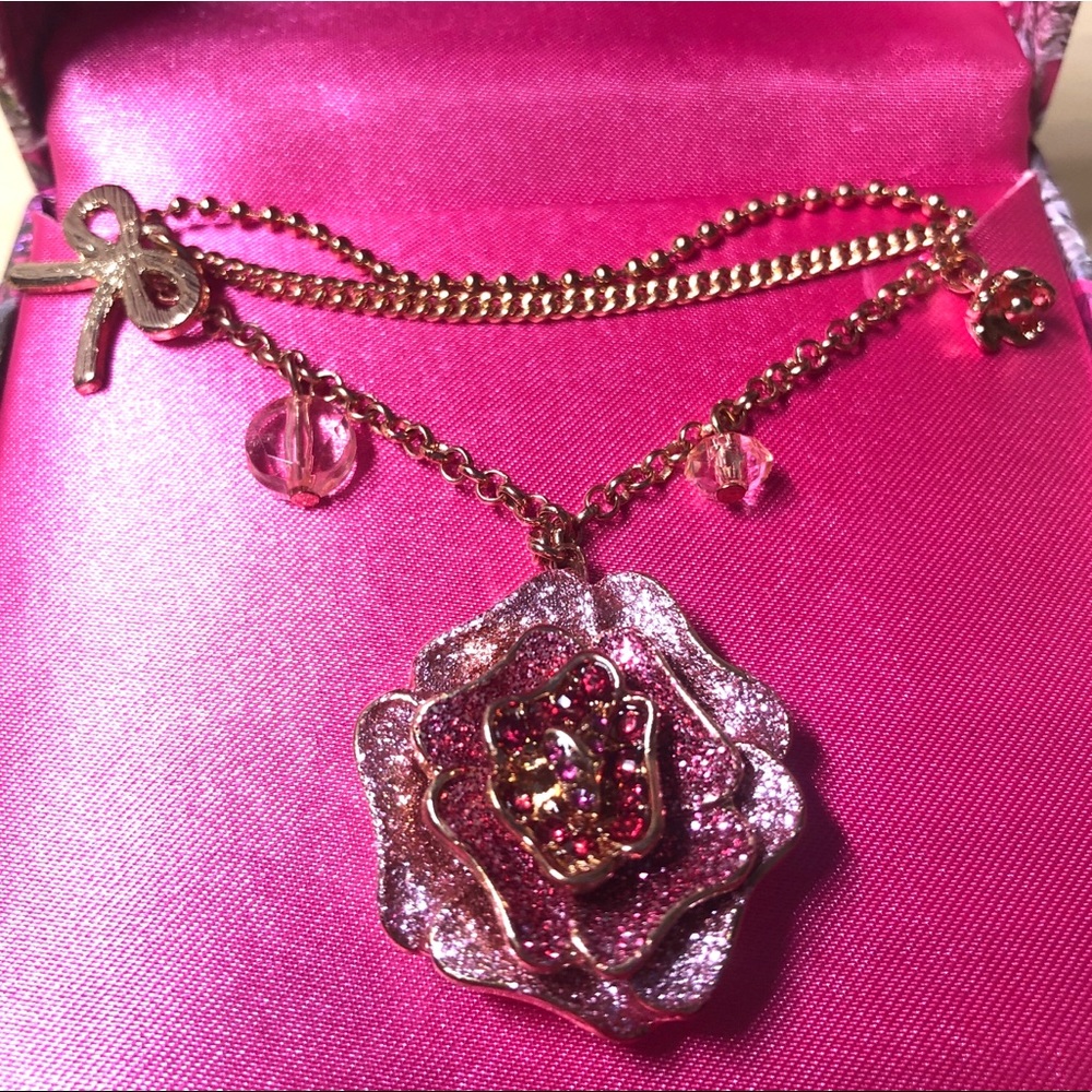 Betsey Johnson Rose Necklace ✨ (Brand New)